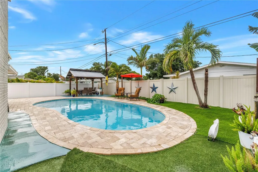 5891 33rd Avenue N St Petersburg FL 33710