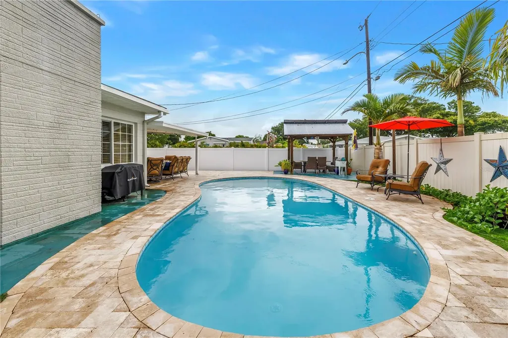 5891 33rd Avenue N St Petersburg FL 33710
