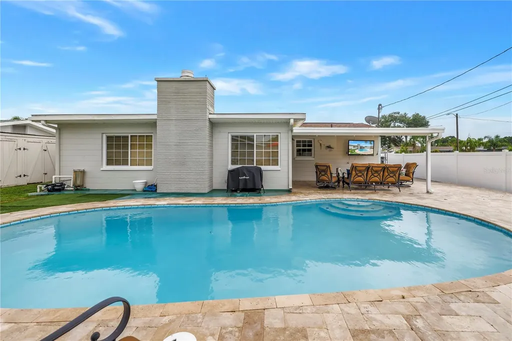 5891 33rd Avenue N St Petersburg FL 33710
