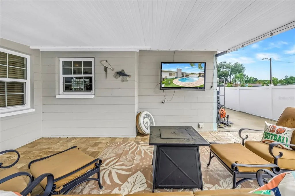 5891 33rd Avenue N St Petersburg FL 33710