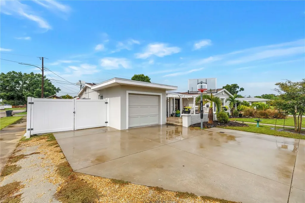 5891 33rd Avenue N St Petersburg FL 33710
