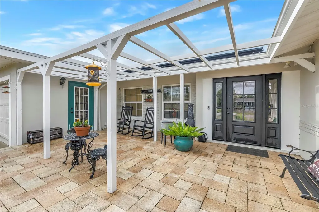 5891 33rd Avenue N St Petersburg FL 33710