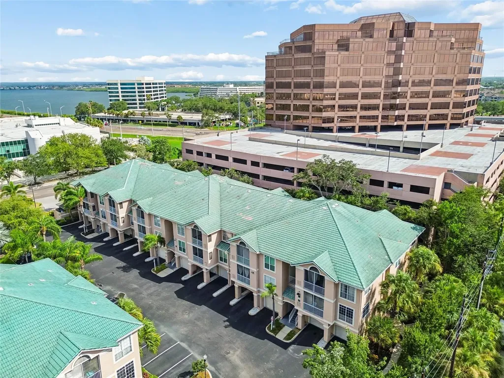 5211 Bay Club Circle Tampa FL 33607