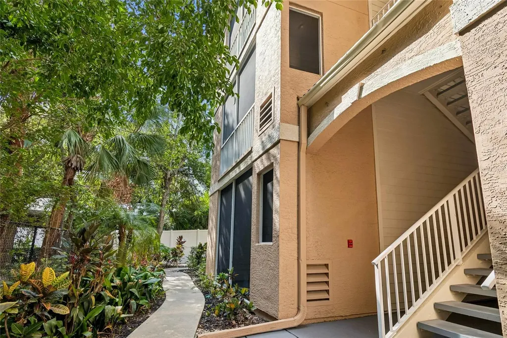 5211 Bay Club Circle Tampa FL 33607