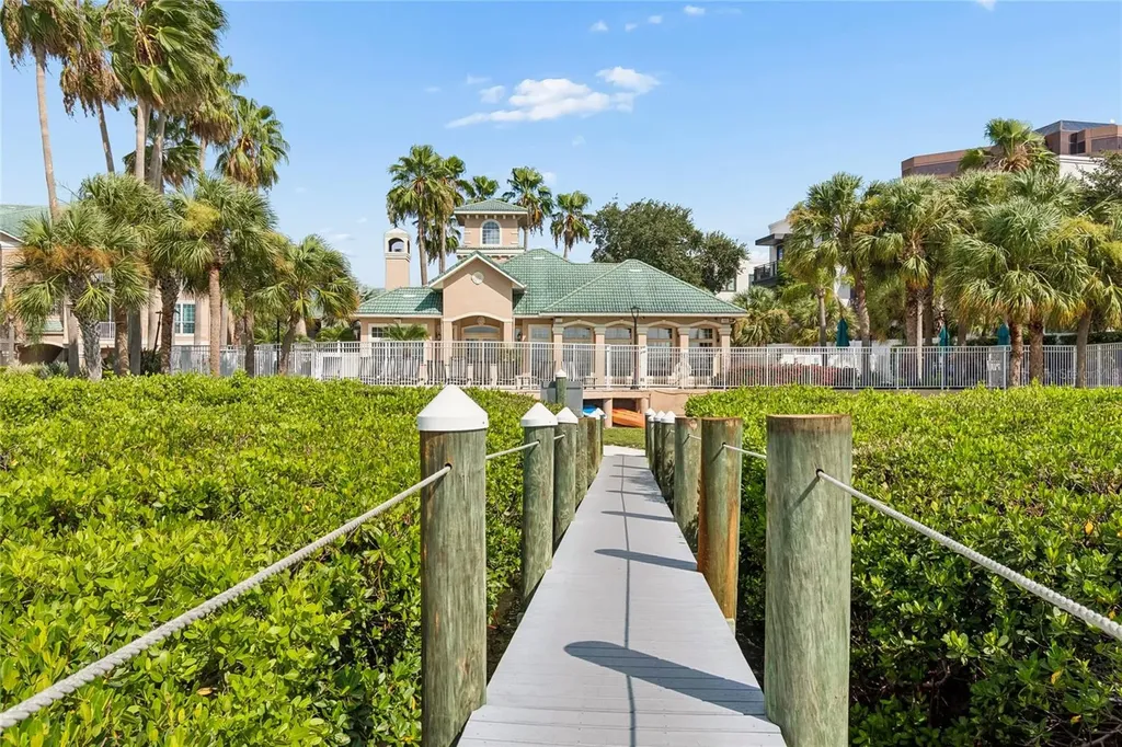 5211 Bay Club Circle Tampa FL 33607