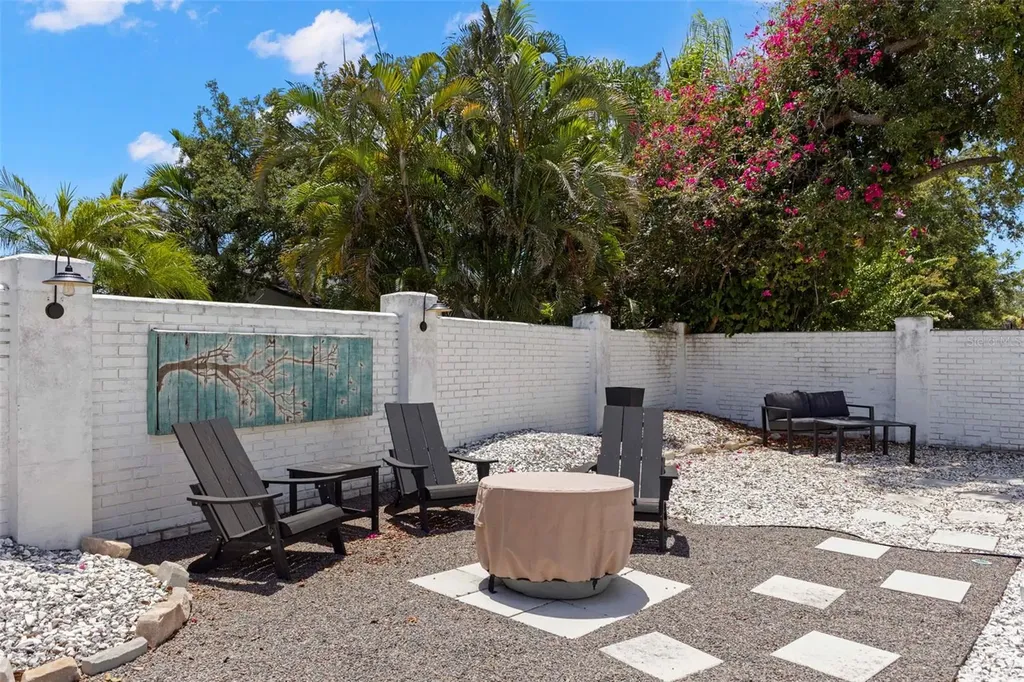 4827 Blue Jay Circle Palm Harbor FL 34683
