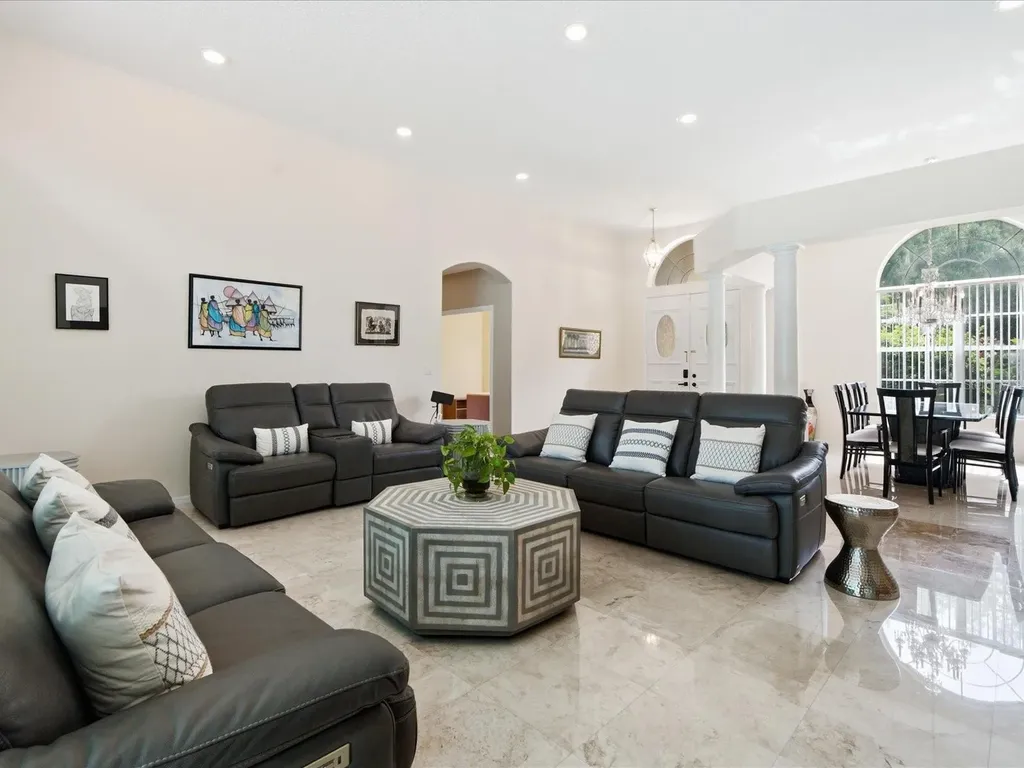18621 Avenue Capri Lutz FL 33558