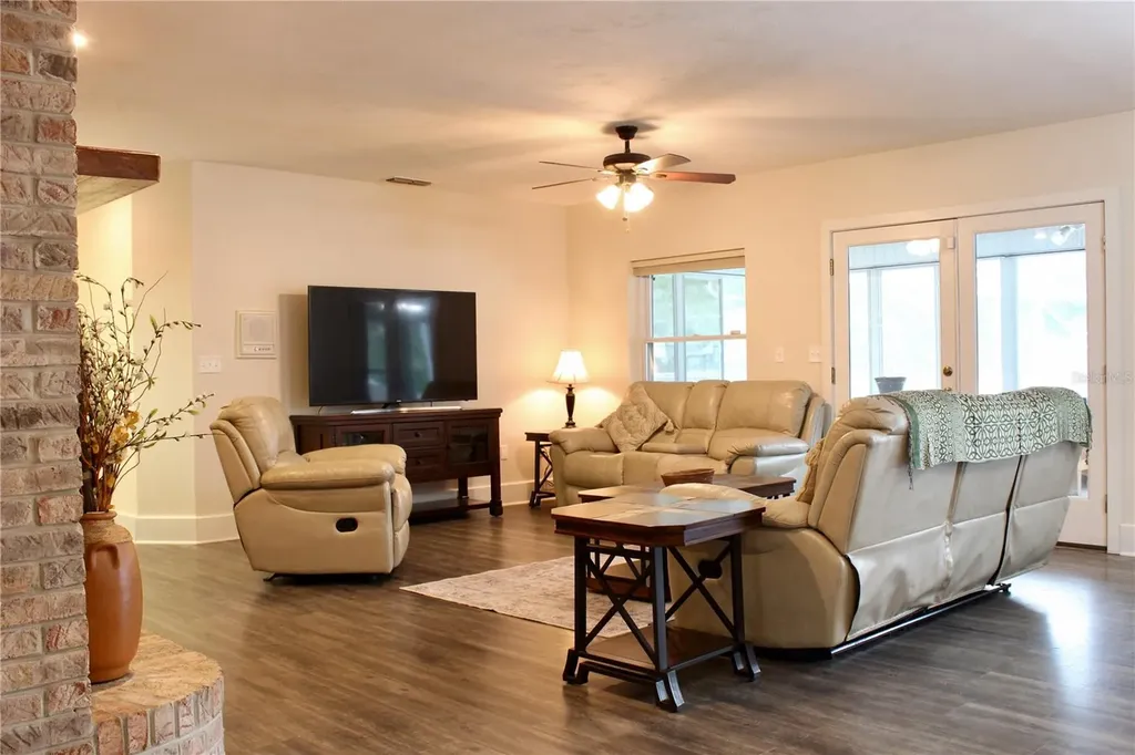 17650 NW 71st Avenue Trenton FL 32693