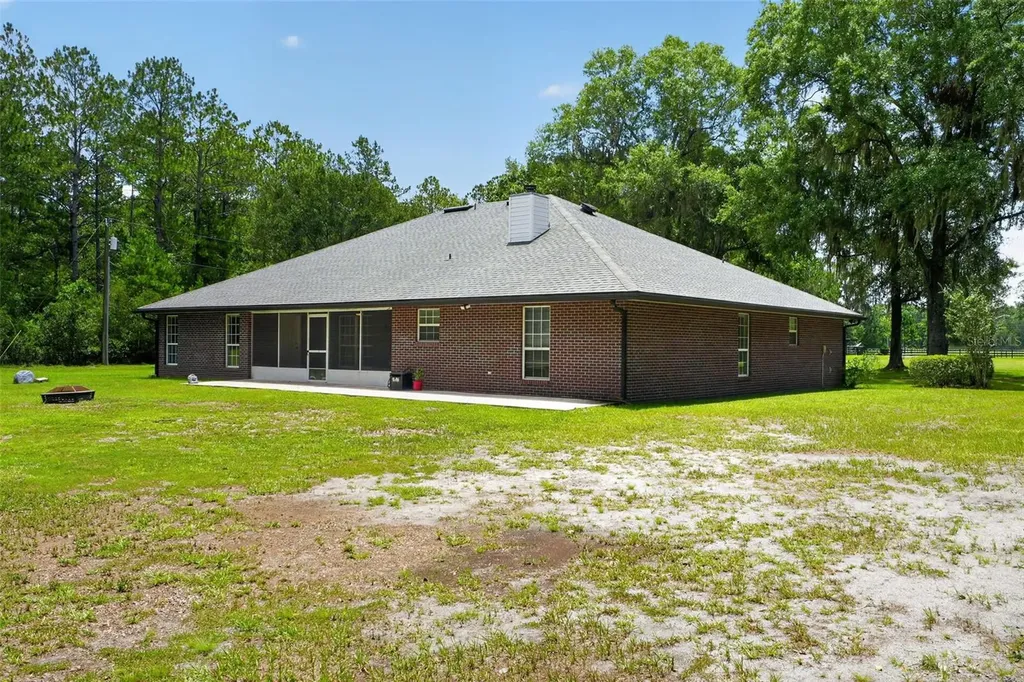 2527 NW County Road 225 Lawtey FL 32058