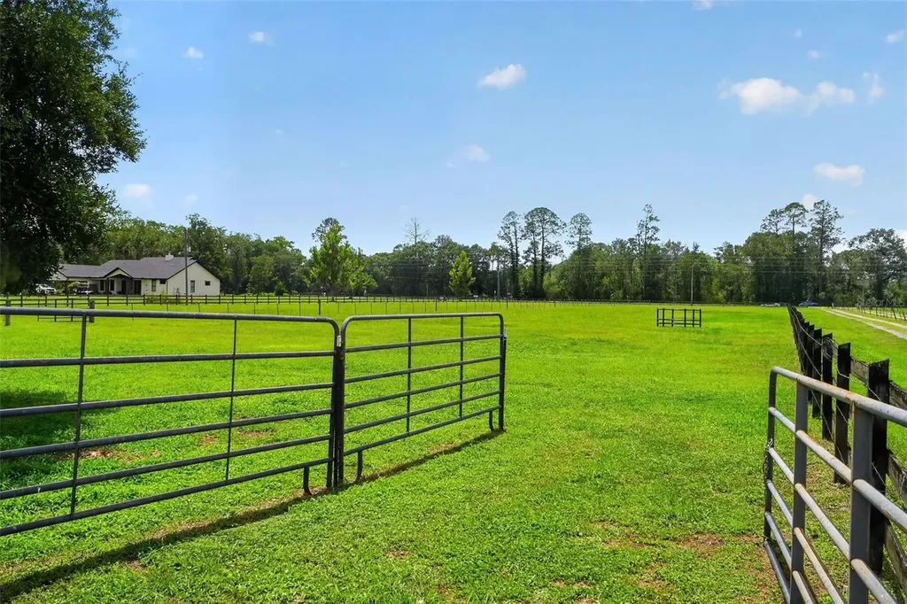 2527 NW County Road 225 Lawtey FL 32058