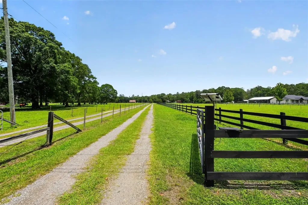 2527 NW County Road 225 Lawtey FL 32058