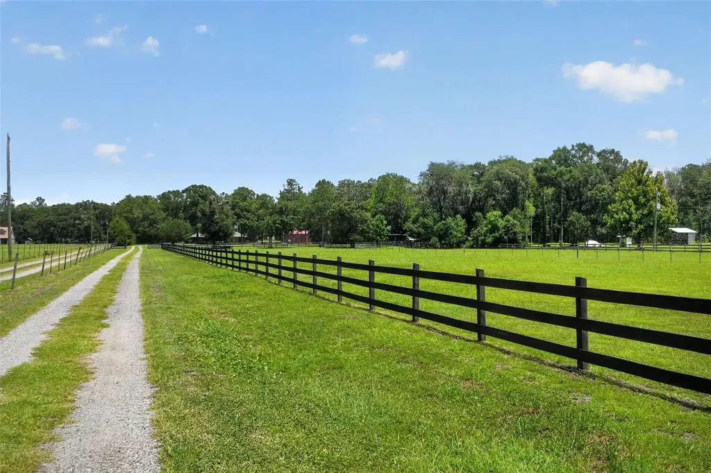 2527 NW County Road 225 Lawtey FL 32058