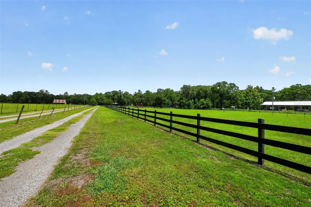 2527 NW County Road 225 Lawtey FL 32058