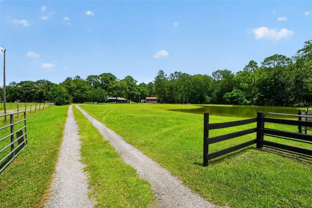 2527 NW County Road 225 Lawtey FL 32058