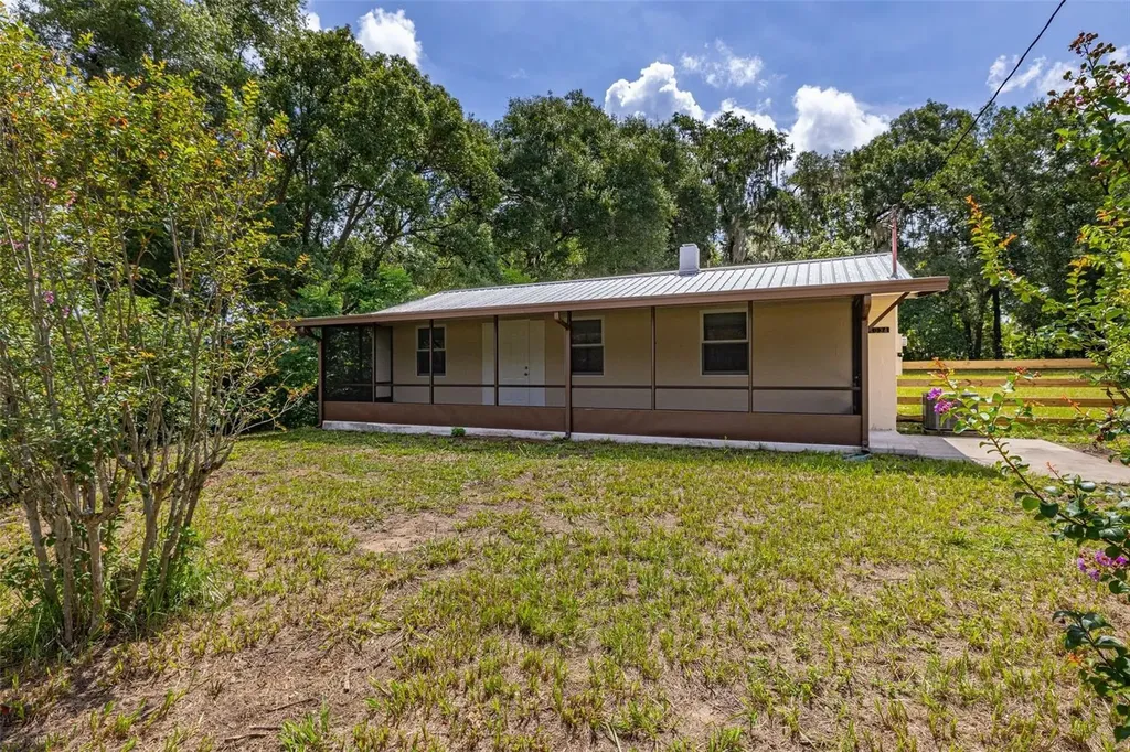 44034 Angus Avenue Paisley FL 32767