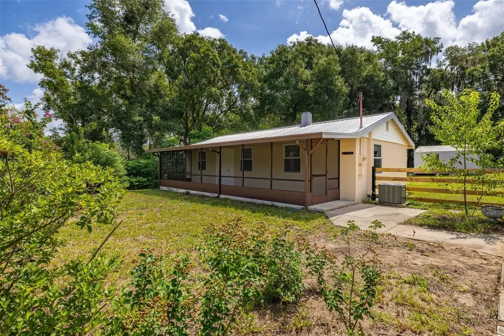 44034 Angus Avenue Paisley FL 32767