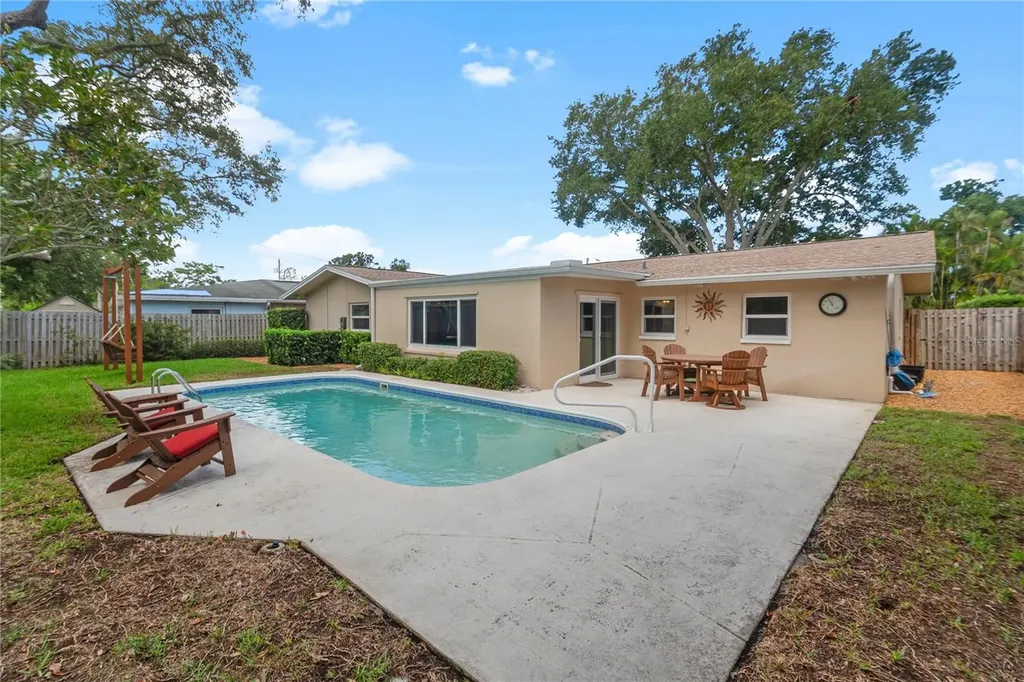 1707 Ridgeway Drive Clearwater FL 33755