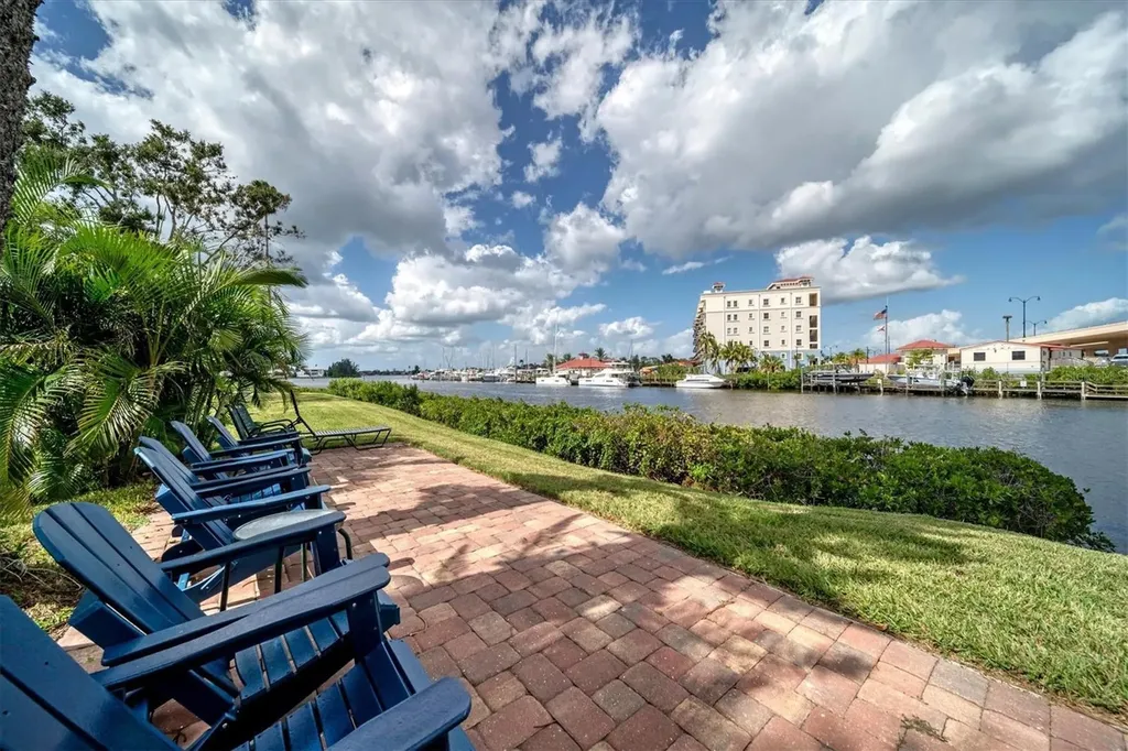 220 Santa Maria Street Venice FL 34285