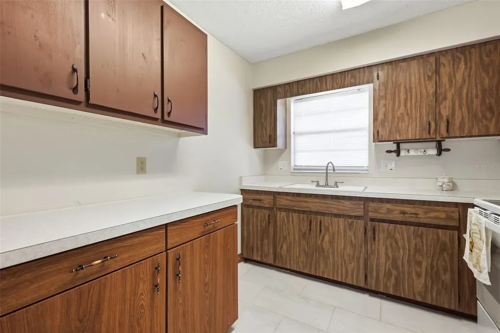 151 N Hill Avenue Deland FL 32724