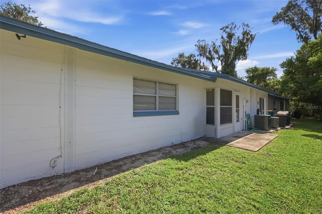 151 N Hill Avenue Deland FL 32724