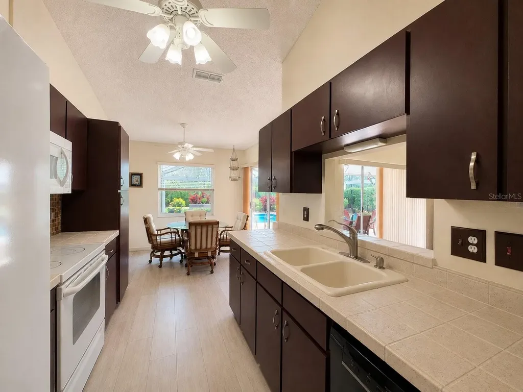 5908 Garden Lakes Majestic Bradenton FL 34203