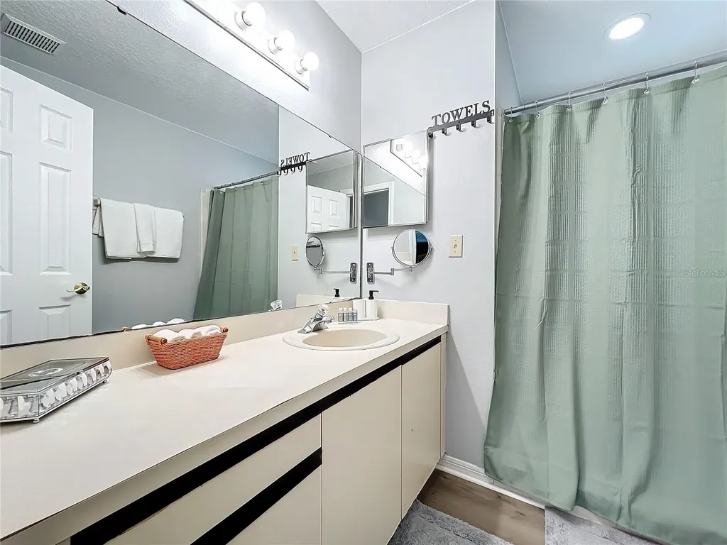 2731 N Poinciana Boulevard Kissimmee FL 34746