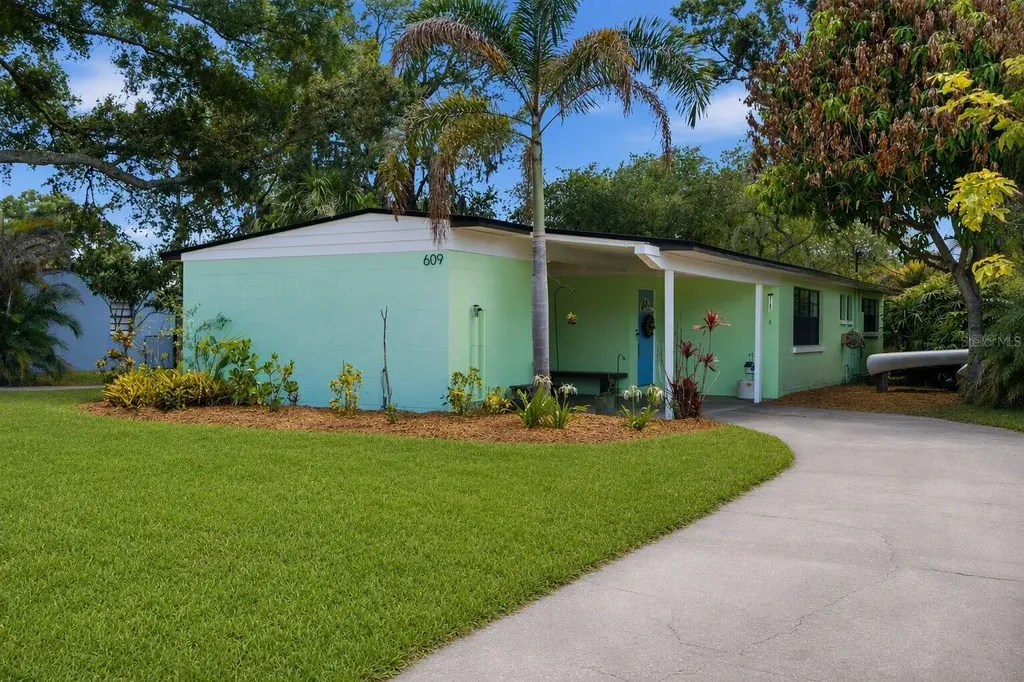 609 W River Drive Tampa FL 33617