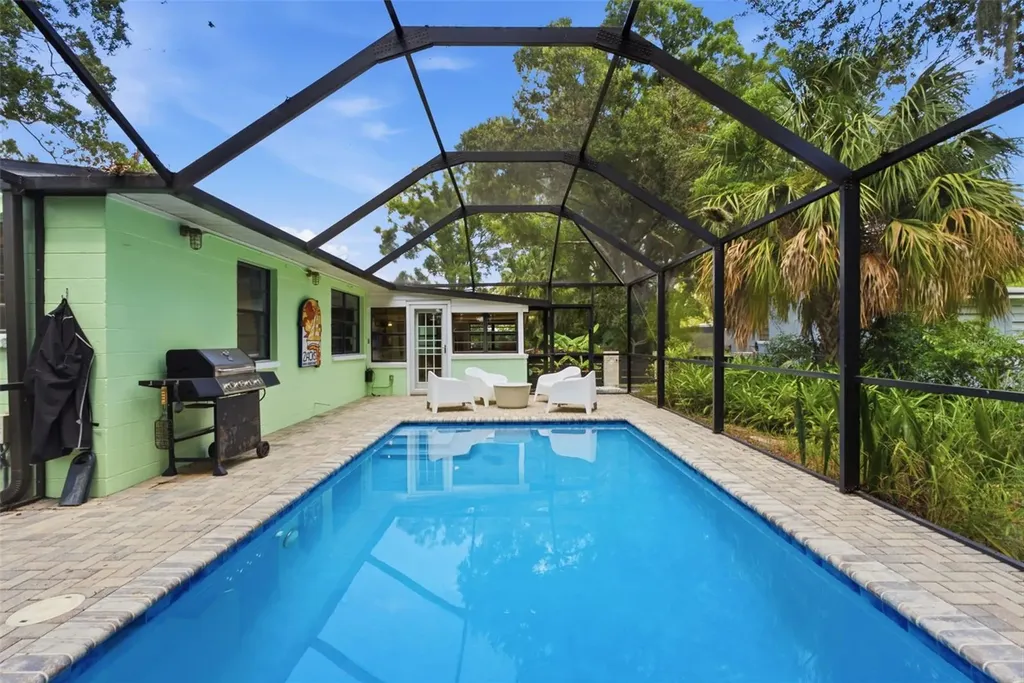 609 W River Drive Tampa FL 33617