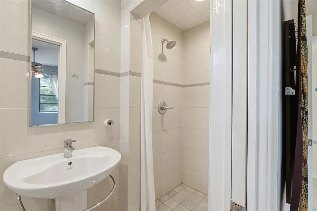 609 W River Drive Tampa FL 33617