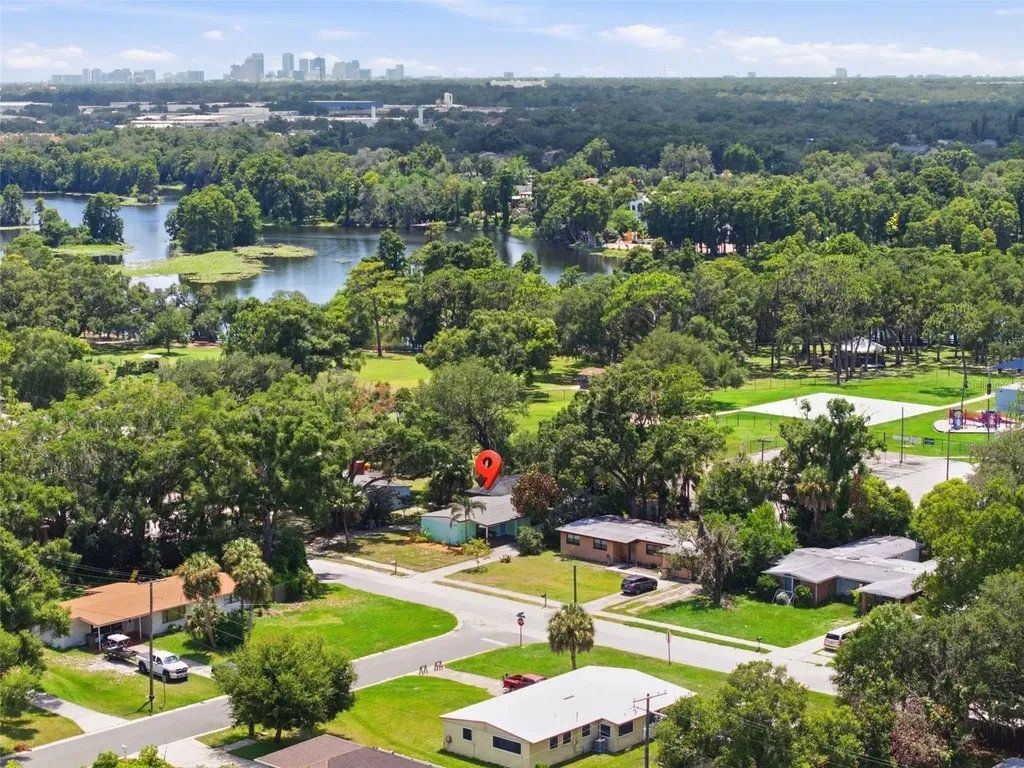 609 W River Drive Tampa FL 33617