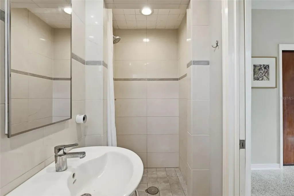609 W River Drive Tampa FL 33617