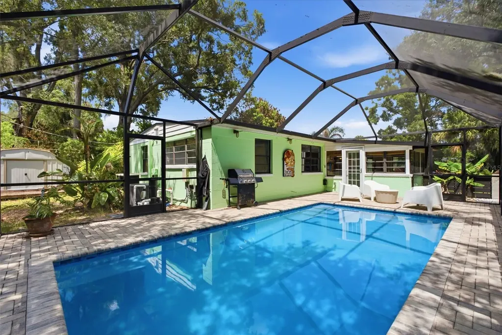 609 W River Drive Tampa FL 33617