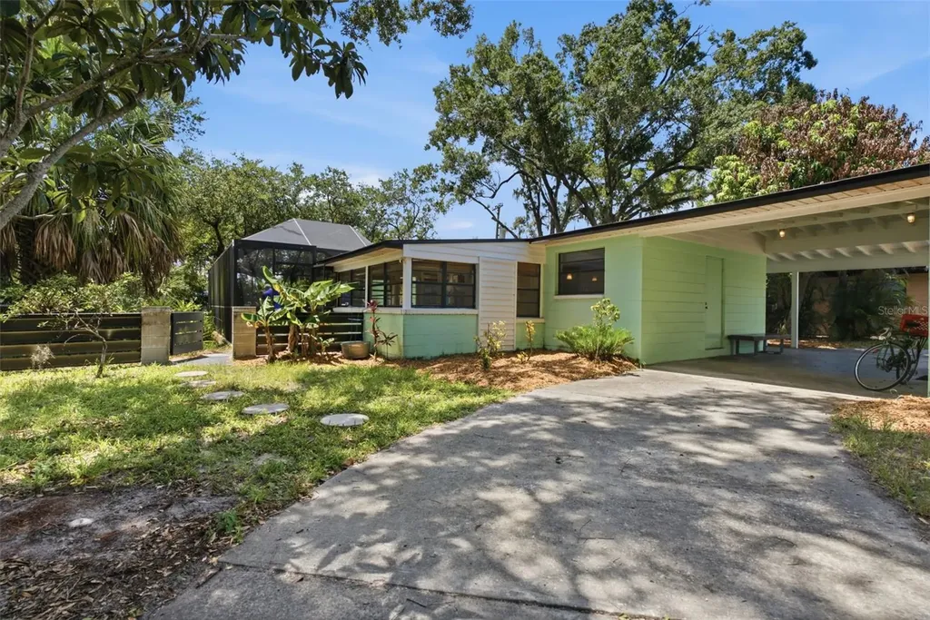 609 W River Drive Tampa FL 33617
