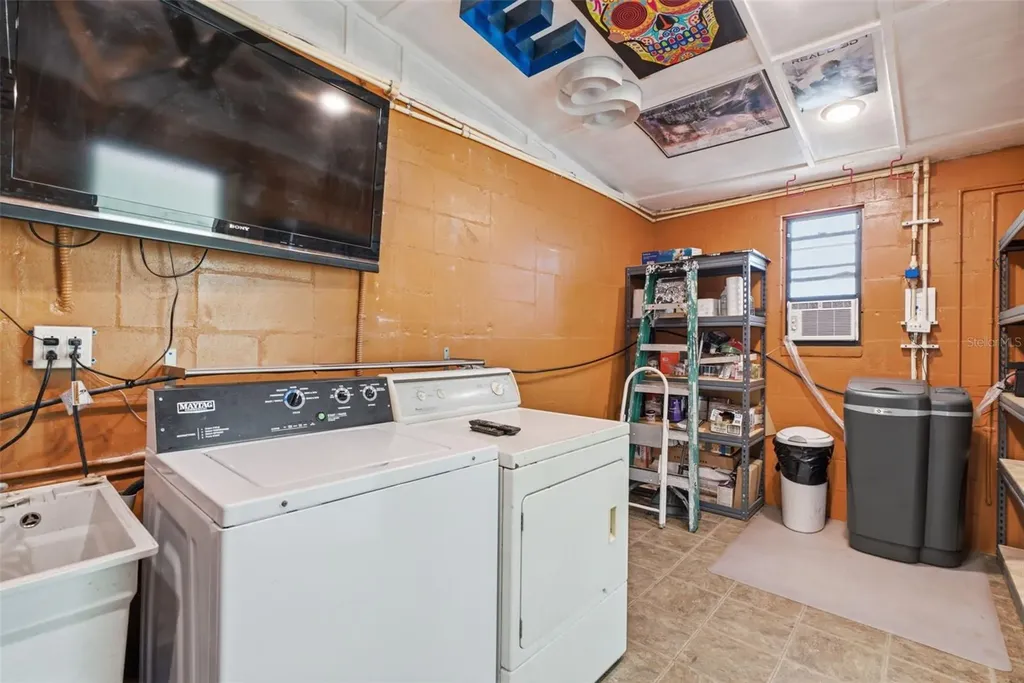 609 W River Drive Tampa FL 33617