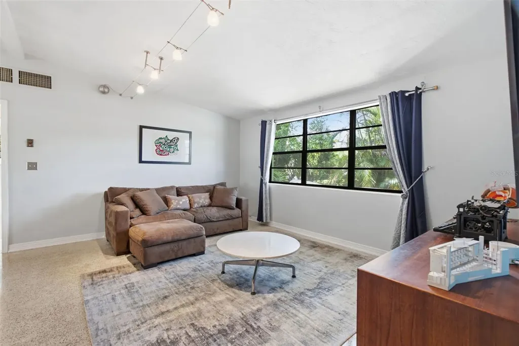 609 W River Drive Tampa FL 33617