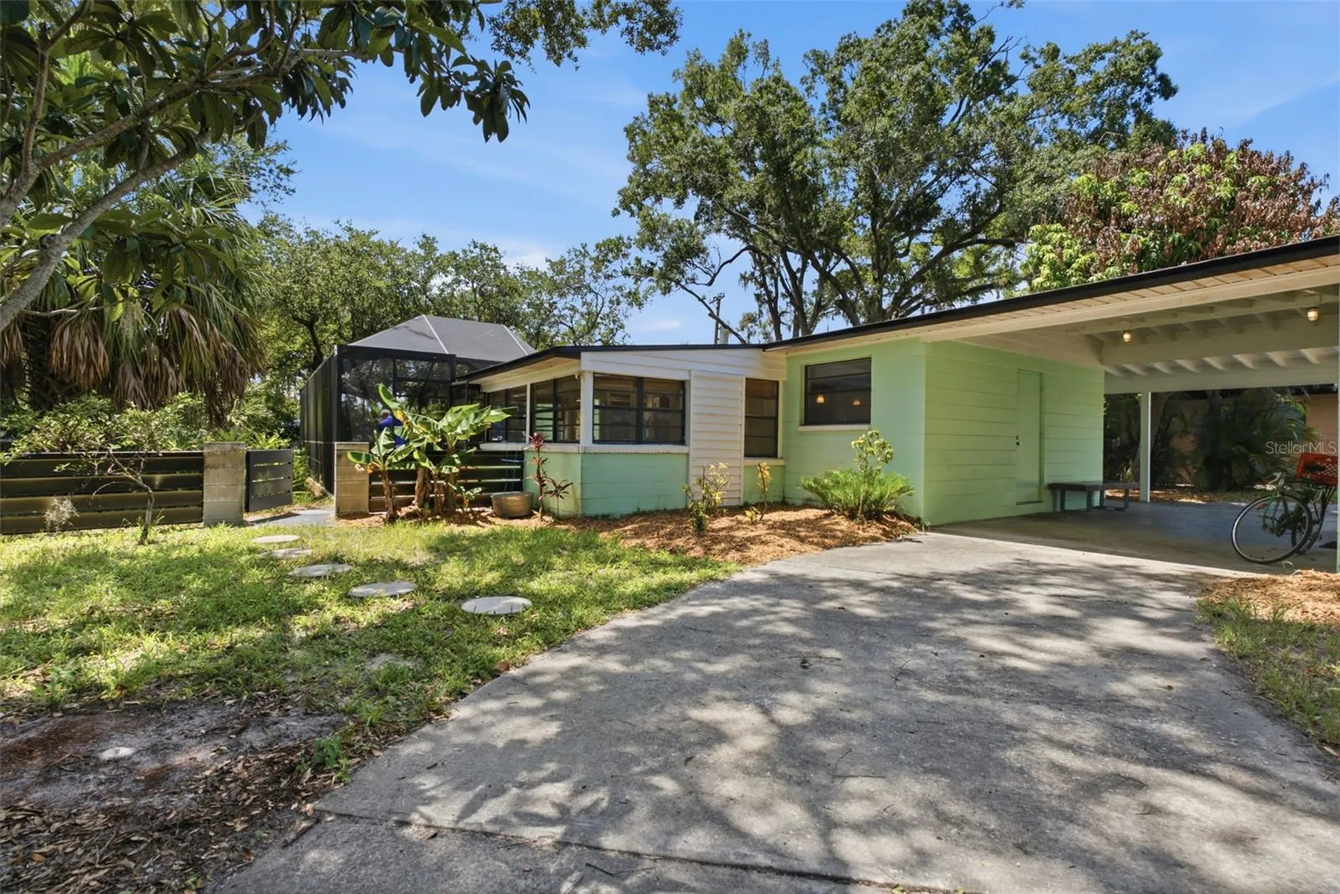609 W River Drive Tampa FL 33617