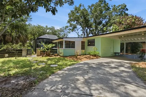 609 W River Drive Tampa FL 33617