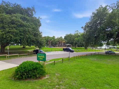609 W River Drive Tampa FL 33617