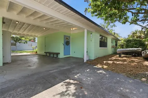 609 W River Drive Tampa FL 33617