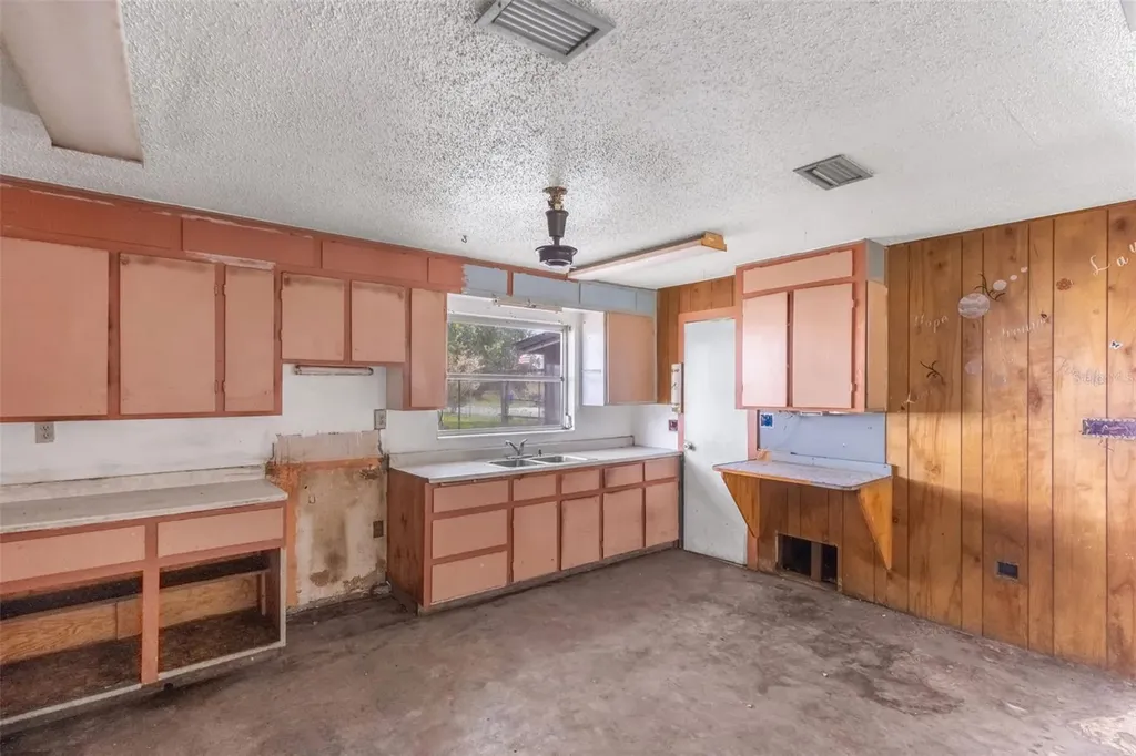 469 Mohawk Avenue Lakeland FL 33815