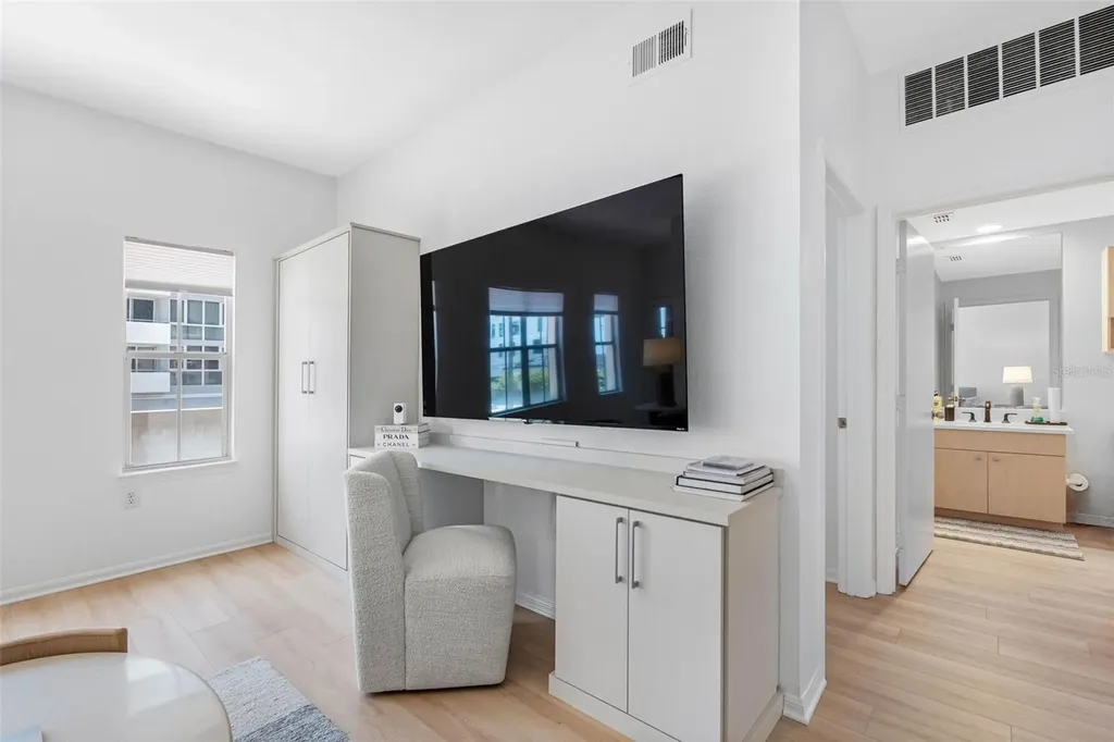 200 4th Avenue S St Petersburg FL 33701