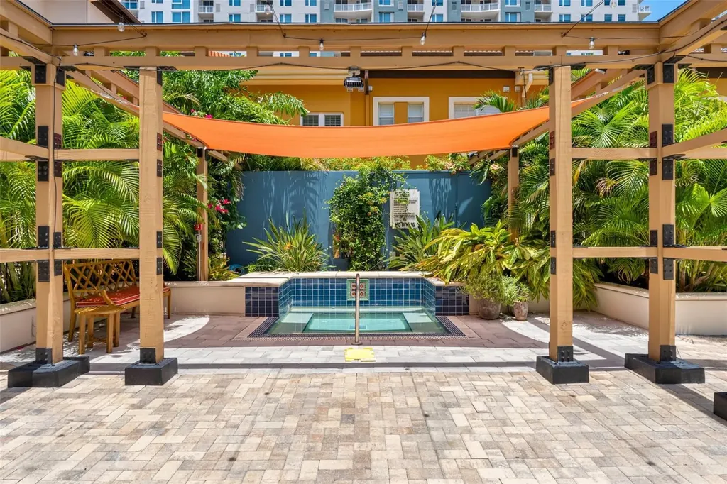 200 4th Avenue S St Petersburg FL 33701