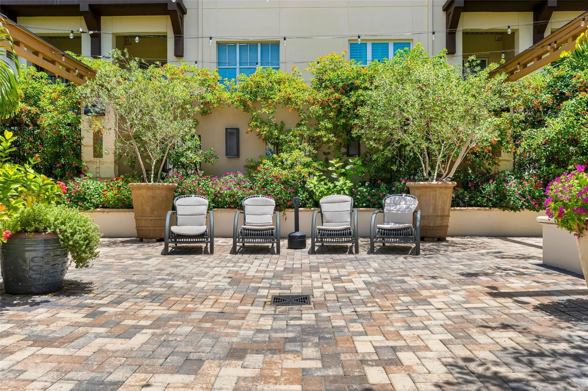 200 4th Avenue S St Petersburg FL 33701
