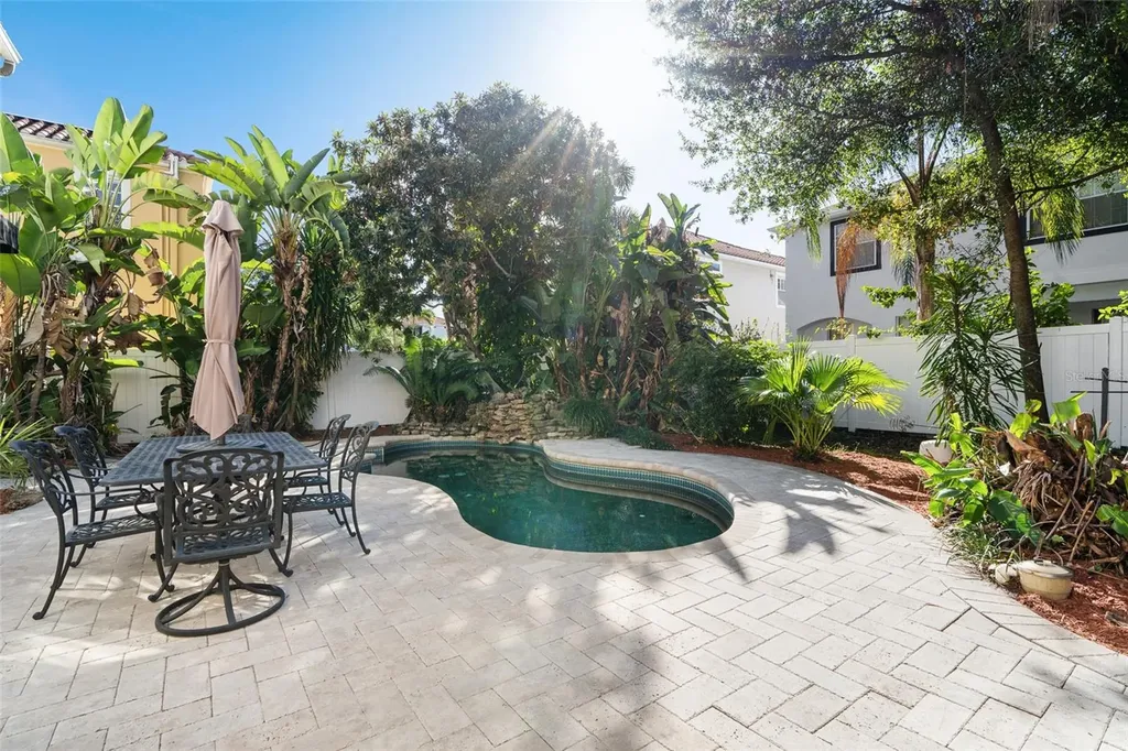 3710 W Leona Street Tampa FL 33629