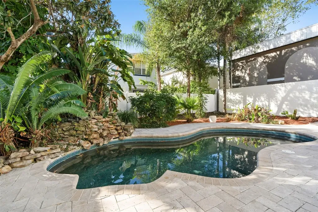 3710 W Leona Street Tampa FL 33629