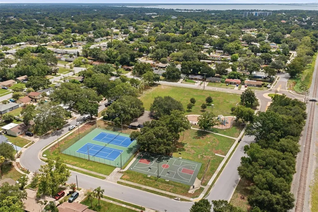 2804 Applewood Drive Clearwater FL 33759