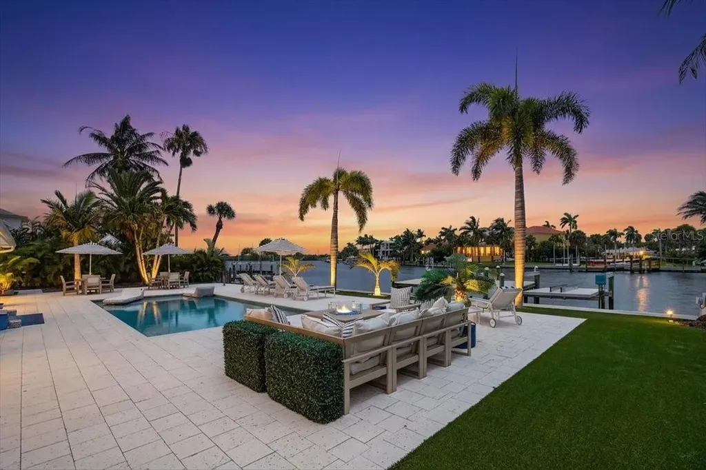 208 N Polk Drive Sarasota FL 34236