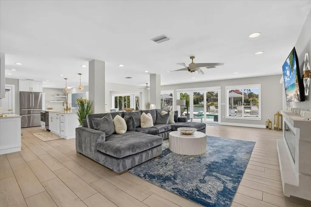 208 N Polk Drive Sarasota FL 34236