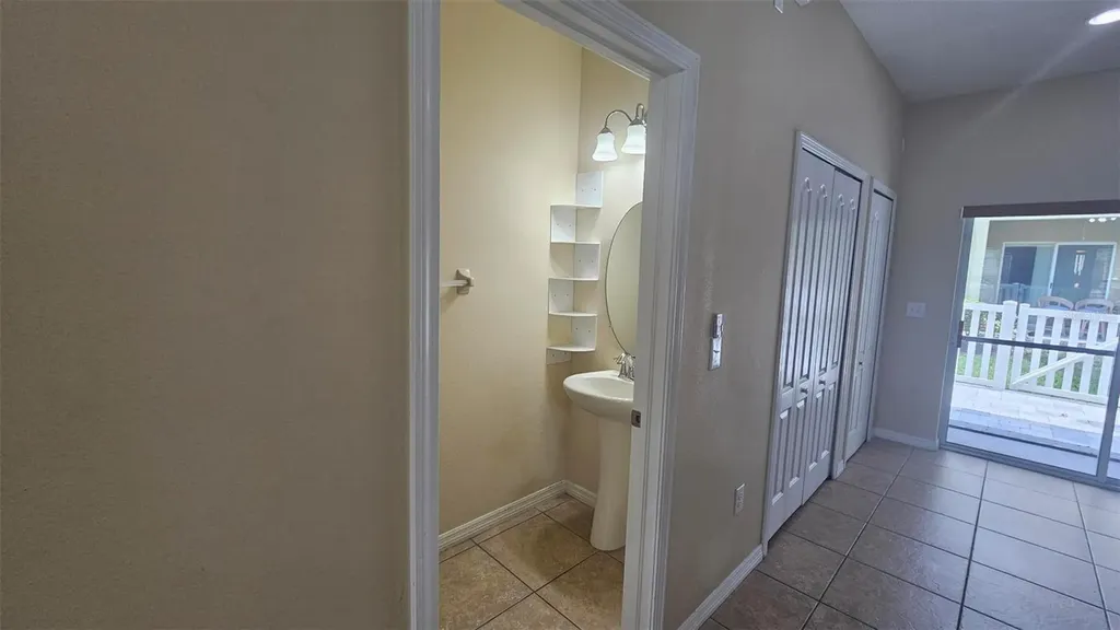 8548 Gablebend Way Tampa FL 33647