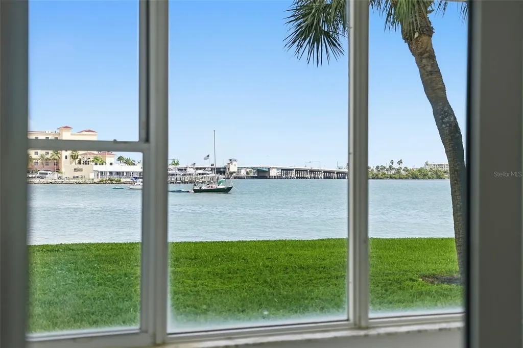 4775 Cove Circle St Petersburg FL 33708